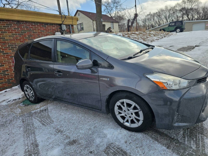 2016 Toyota Prius v Two