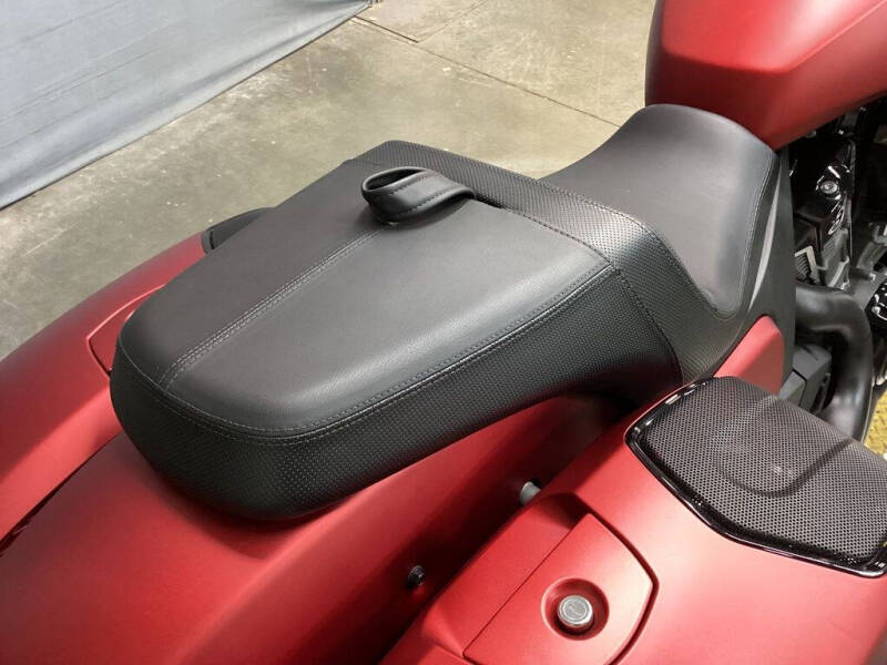 2024 Indian CHALLENGER DARK HORSE WITH POW