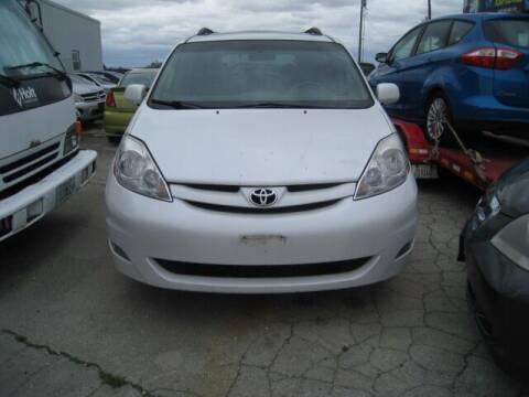 2006 Toyota Sienna for sale at BEST CAR MARKET INC in Mc Lean IL