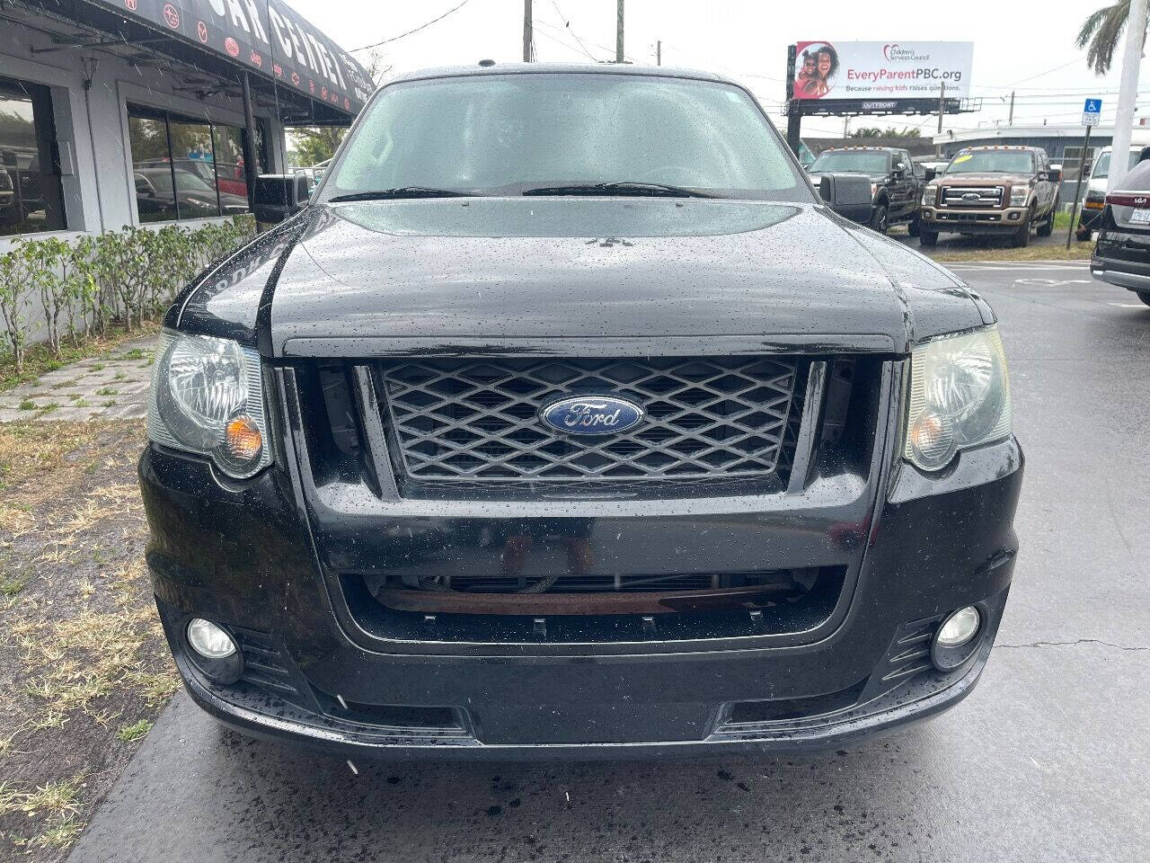 2010 Ford Explorer Sport Trac  - $17,900