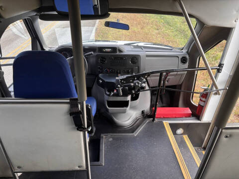 2017 Ford E-Series E-450 SD