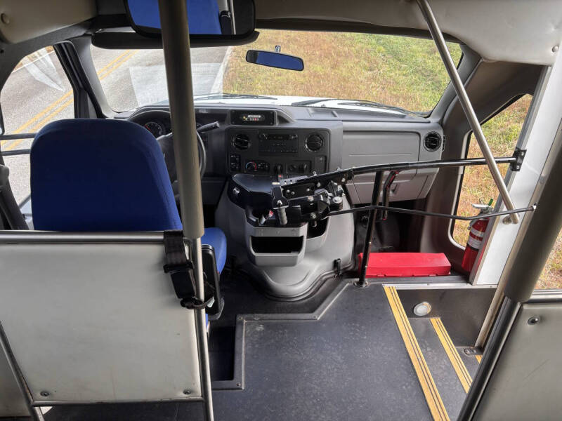 2017 Ford E-Series E-450 SD