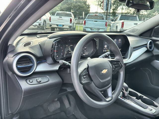 2025 Chevrolet Trax LS