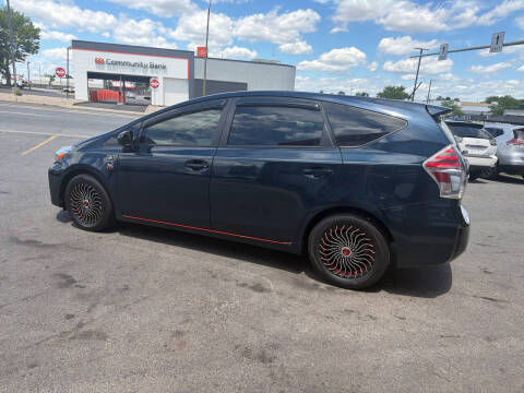2017 Toyota Prius v Two