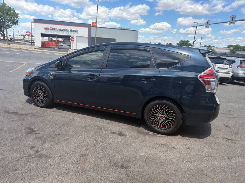 2017 Toyota Prius v Two