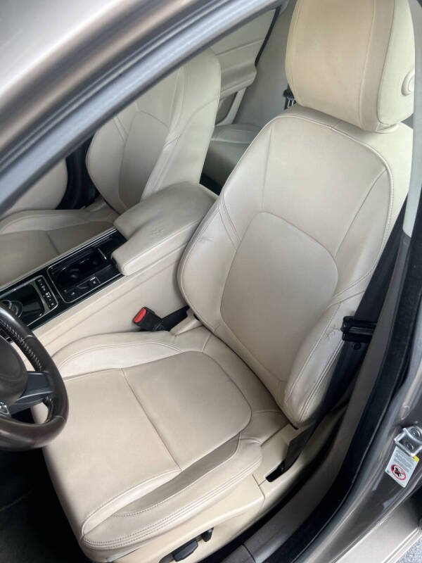 2017 Jaguar XF 35t Premium