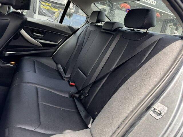 2015 BMW 3 Series 320i