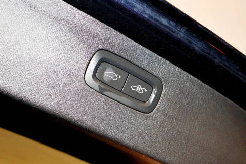 2017 Volvo XC90 T6 Momentum