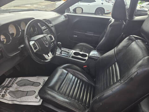 2013 Dodge Challenger SXT Plus