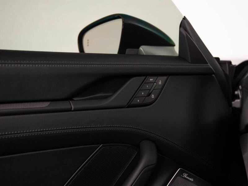 2025 Porsche 911 Carrera 4 GTS