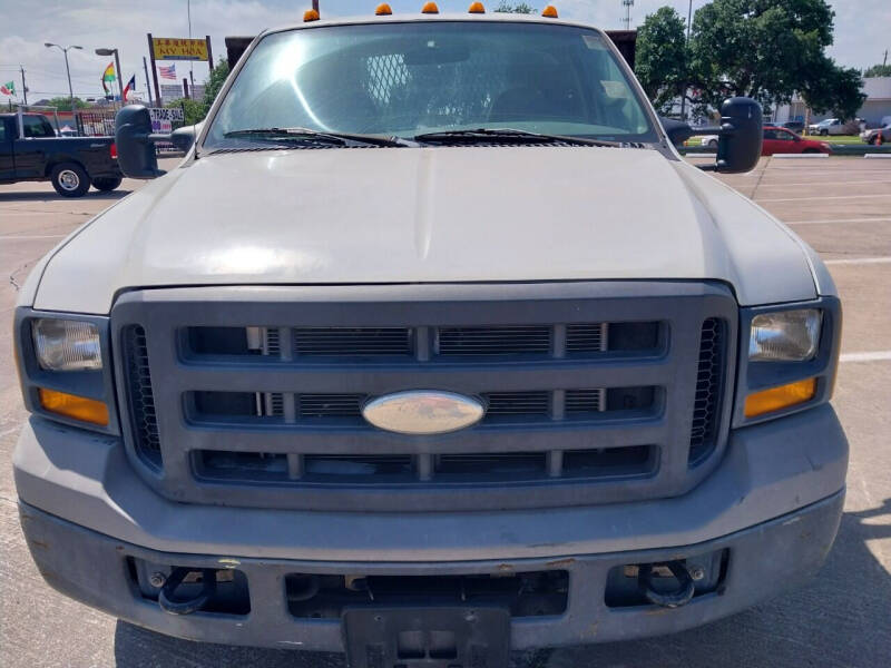 2005 Ford F-350 Super Duty Chassis Cab null photo 9