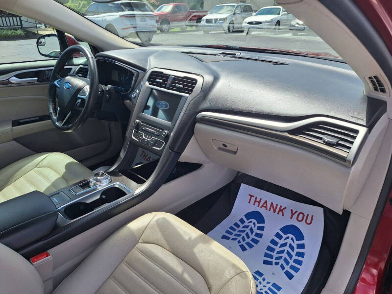 2017 Ford Fusion SE - Photo 11