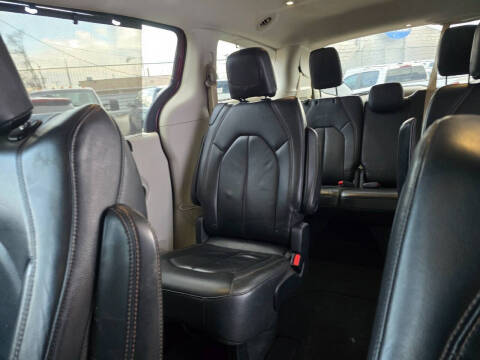 2017 Chrysler Pacifica Touring-L