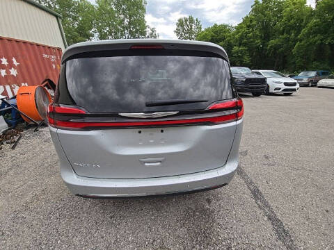 2024 Chrysler Pacifica Touring L