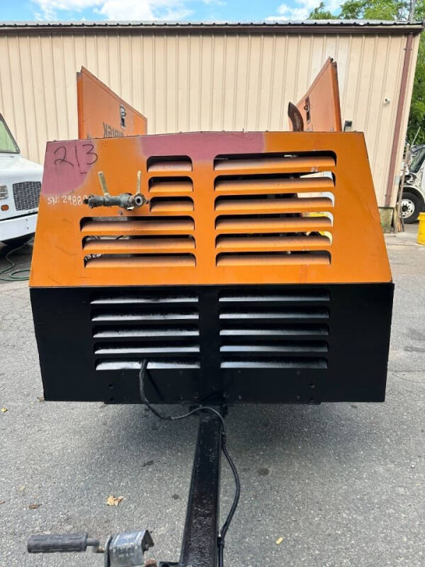 2013 SULLIVAN PALATEK Air Compresso D185PJD