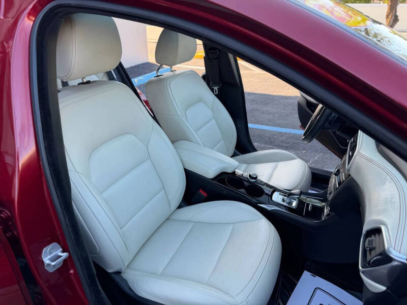 2017 Infiniti QX30 Premium