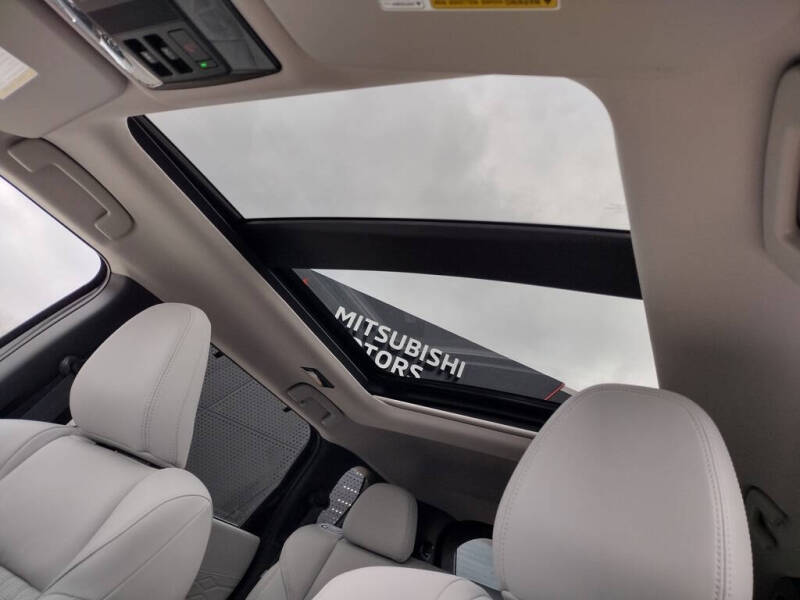 2025 Mitsubishi Outlander SEL