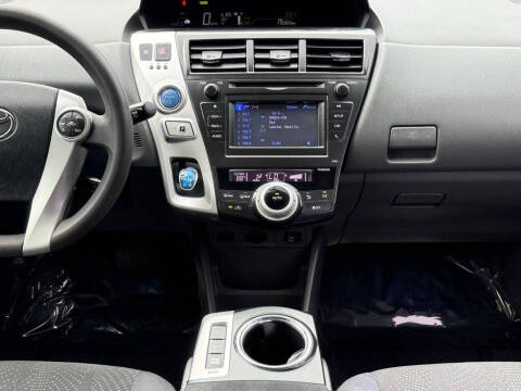2013 Toyota Prius v Two