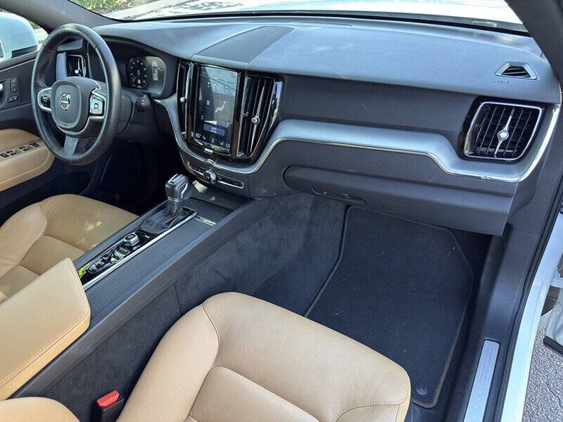 2020 Volvo XC60 21