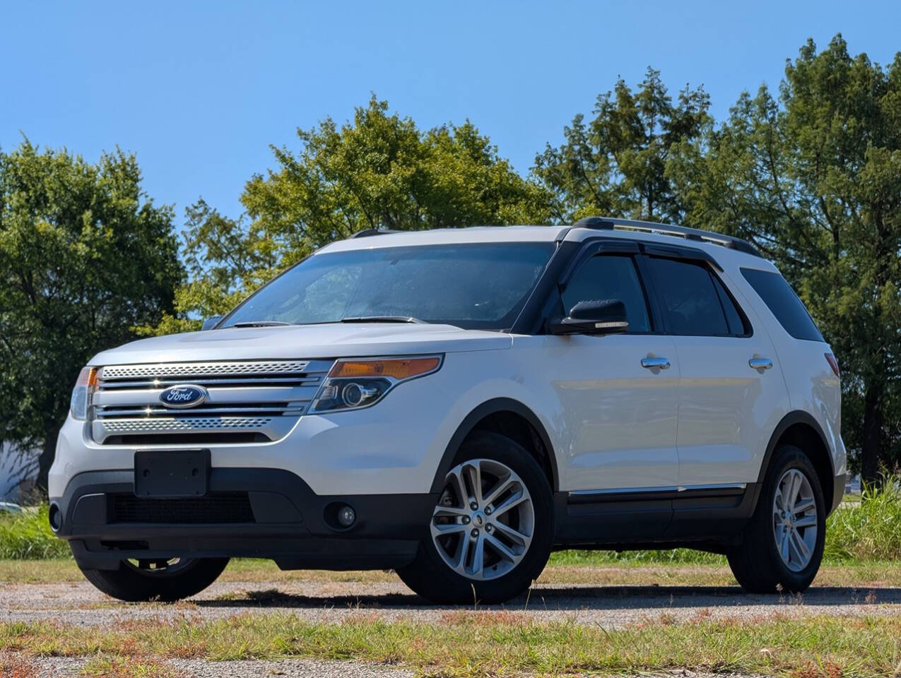 White 2014 Ford Explorer SUV / Crossover Front-Wheel Drive 6-Speed Automatic