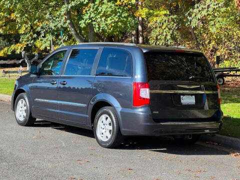 2013 Chrysler Town and Country Touring