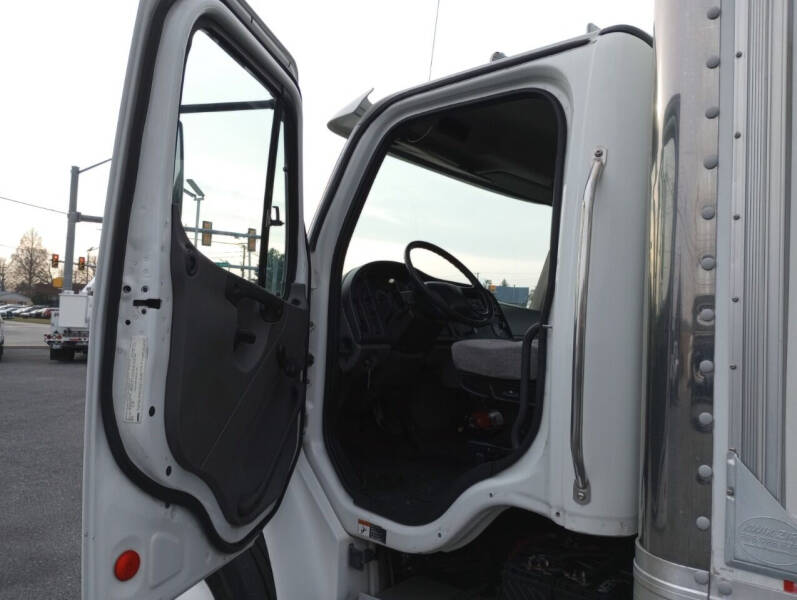 2014 Freightliner M2 106