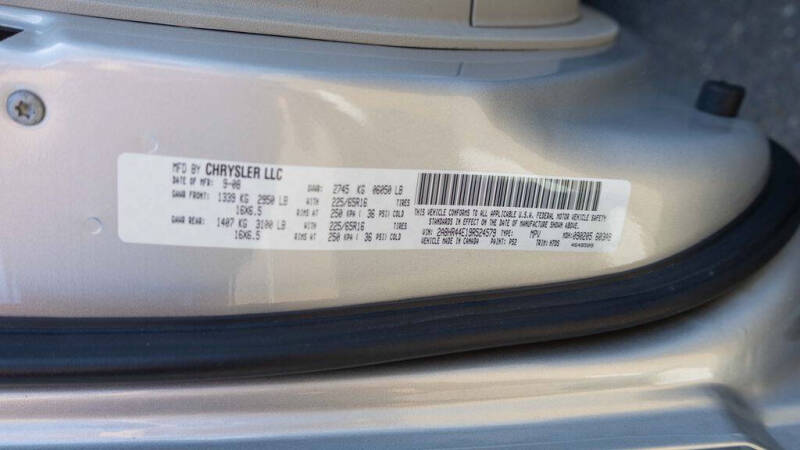 2009 Chrysler Town and Country LX