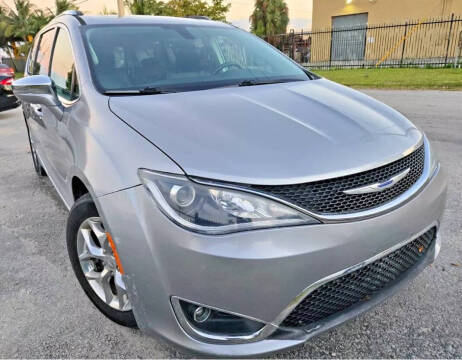 2018 Chrysler Pacifica for sale at Vice City Deals in Miami Beach FL