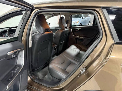 2016 Volvo V60 Cross Country T5