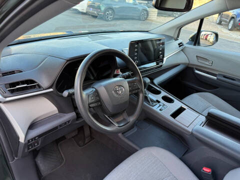 2024 Toyota Sienna LE 8-Passenger