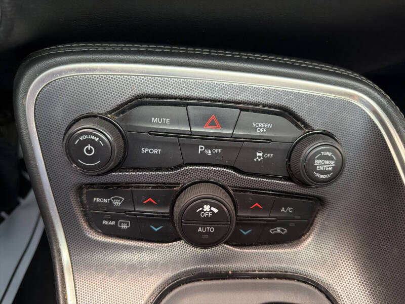 2017 Dodge Challenger SXT Plus
