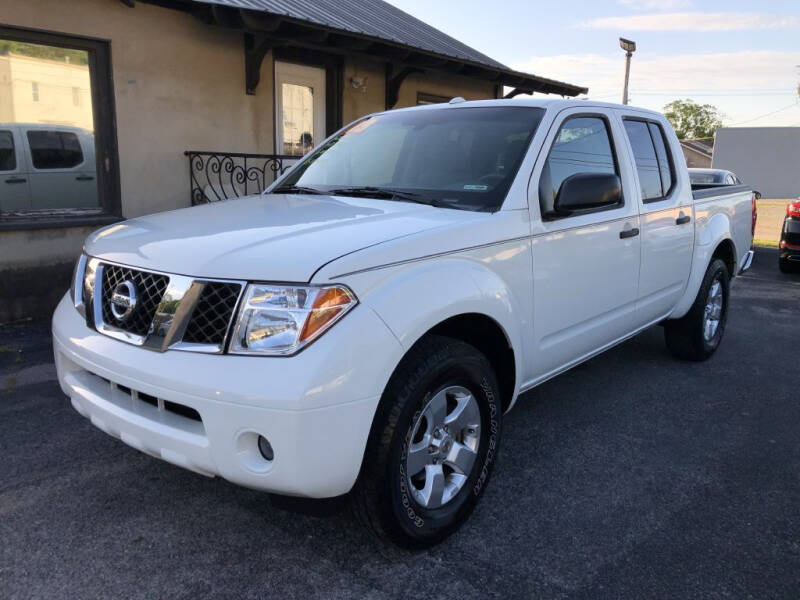 2013 nissan frontier white