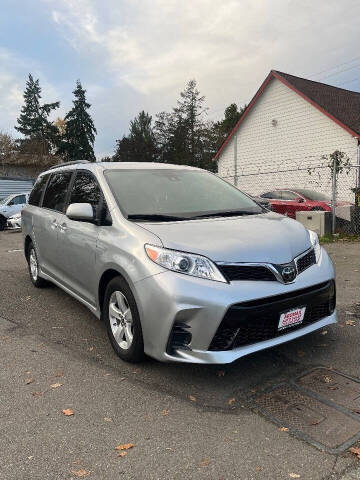 2020 Toyota Sienna LE 8-Passenger