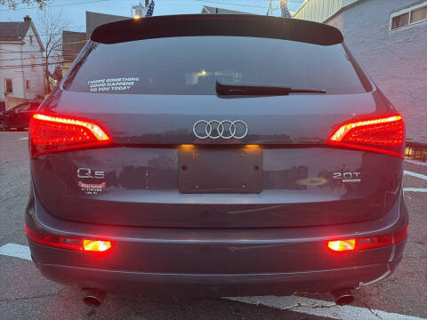 2011 Audi Q5 2.0T quattro Premium Plus