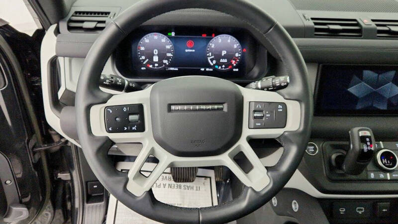 2023 Land Rover Defender 90 SE