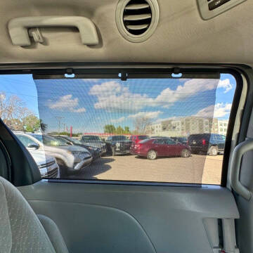 2017 Toyota Sienna LE 7-Passenger Auto Access Seat