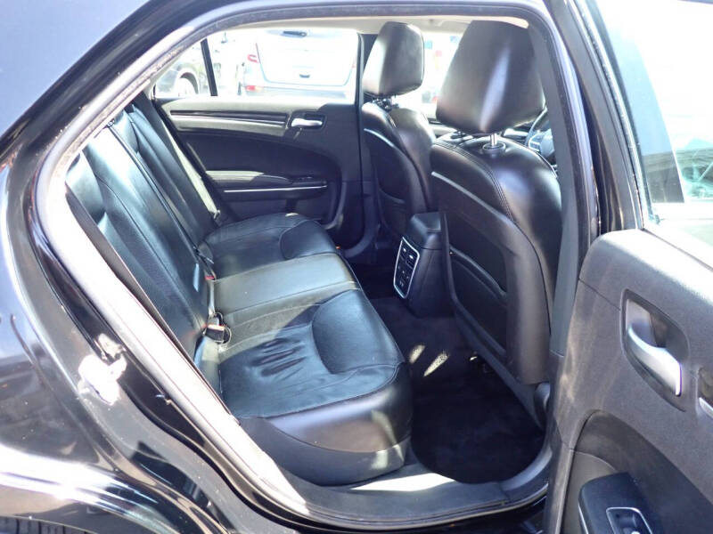 2017 Chrysler 300 C