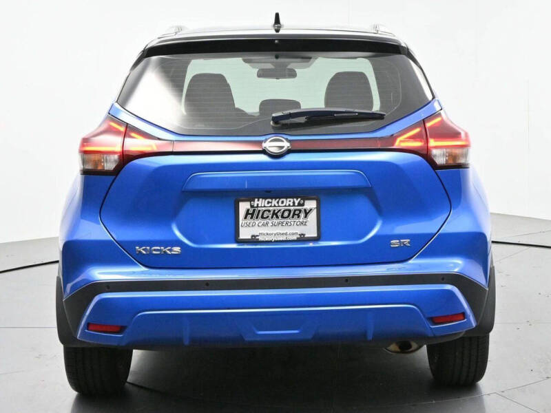 2023 Nissan Kicks SR