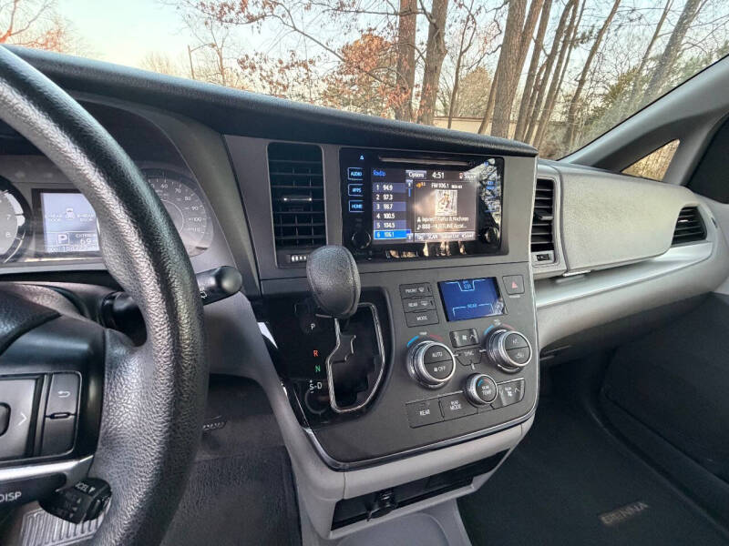 2015 Toyota Sienna LE 8-Passenger