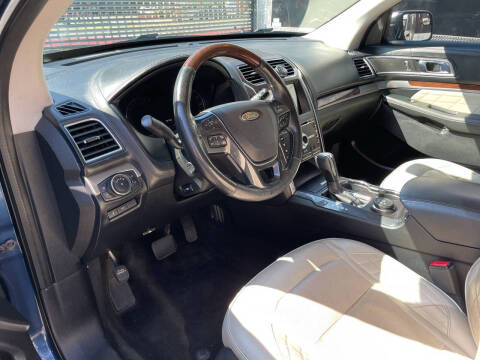 2017 Ford Explorer Platinum