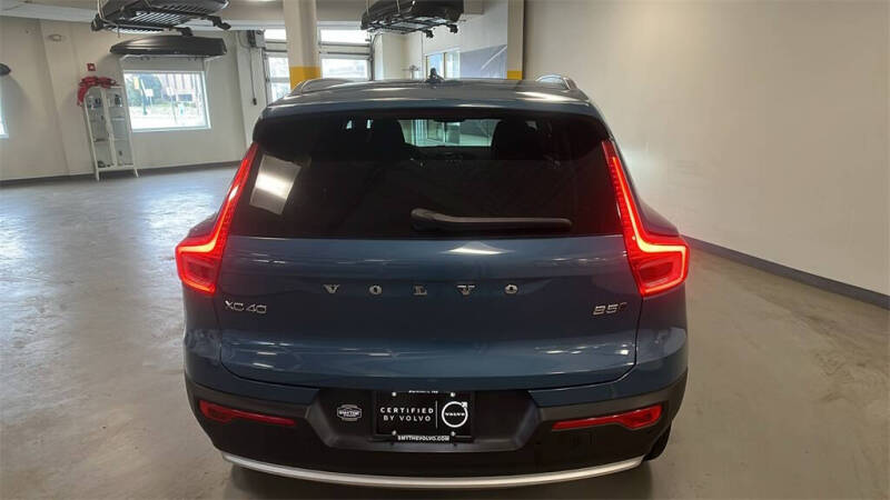2025 Volvo XC40 B5 Core Bright Theme