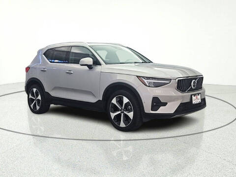 2024 Volvo XC40 B5 Plus Bright Theme