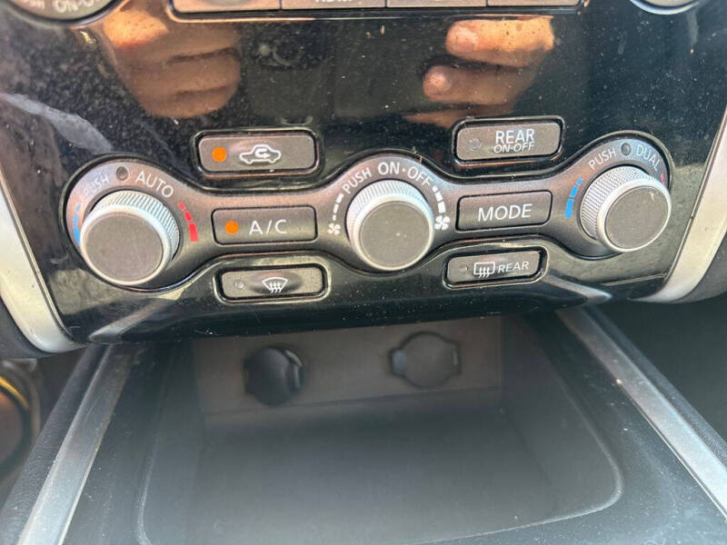 2017 Nissan Pathfinder SV