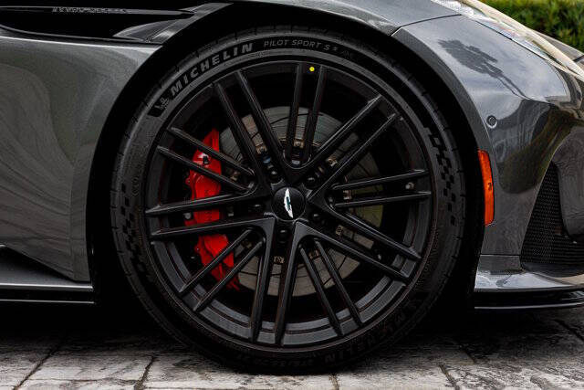 2024 Aston Martin DB12 V8