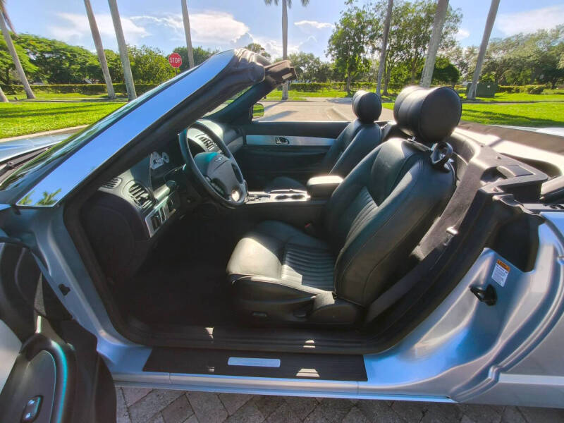 2004 Ford Thunderbird Deluxe