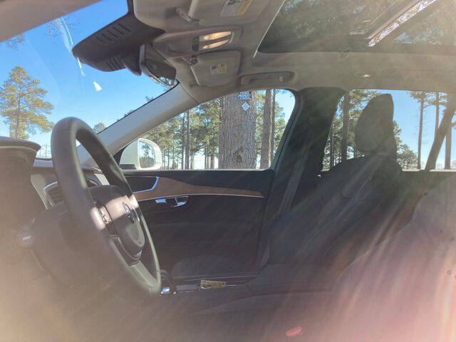 2025 Volvo XC90 T8 Core Bright Theme