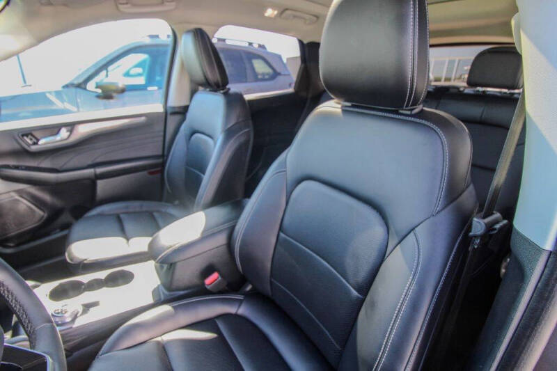 2022 Ford Escape Titanium