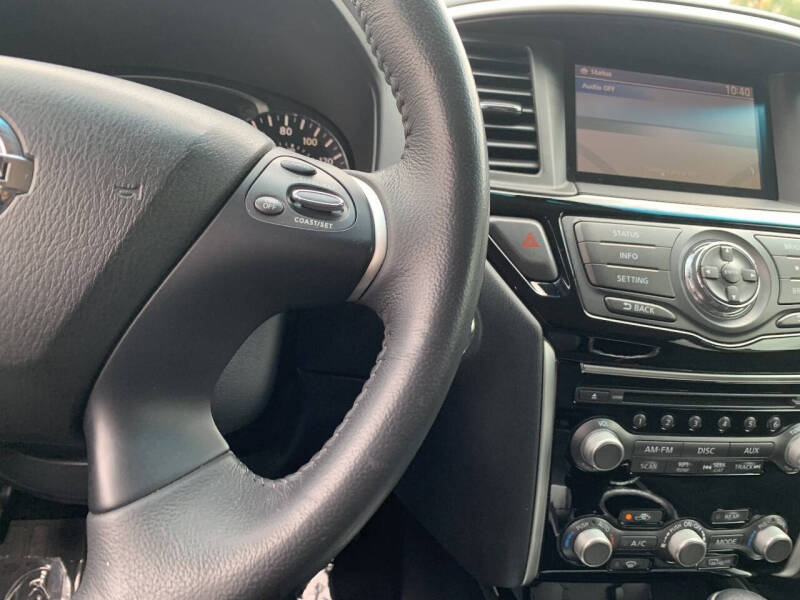 2015 Nissan Pathfinder SV