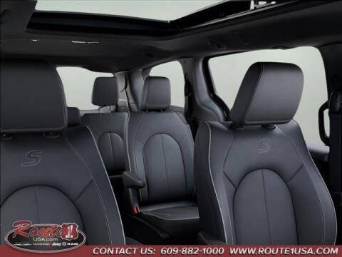 2027 Chrysler Pacifica Limited
