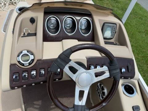 2011 Bennington 25753